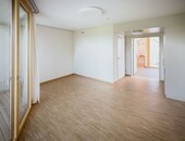 Ein fertiggestelltes Bewohnerzimmer vor der Möblierung.